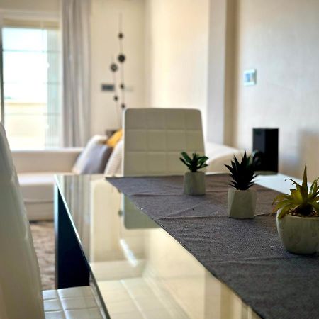 Moderno Apartamento Con Preciosas Vistas Al Mar En Urbanizacion Con Piscina - Rio Real 11 2G Marbella Exterior photo